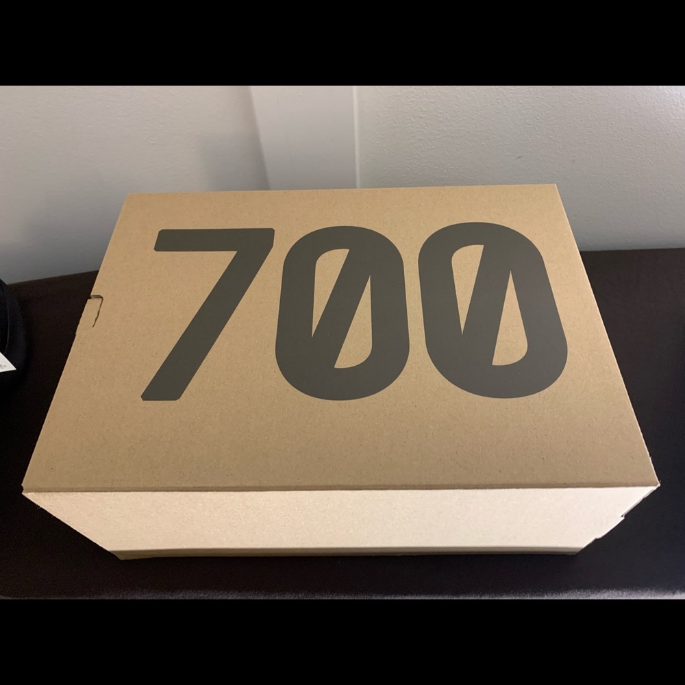 Adidas Yeezy 700 V3 - Clay Brown - Picture 6 of 9